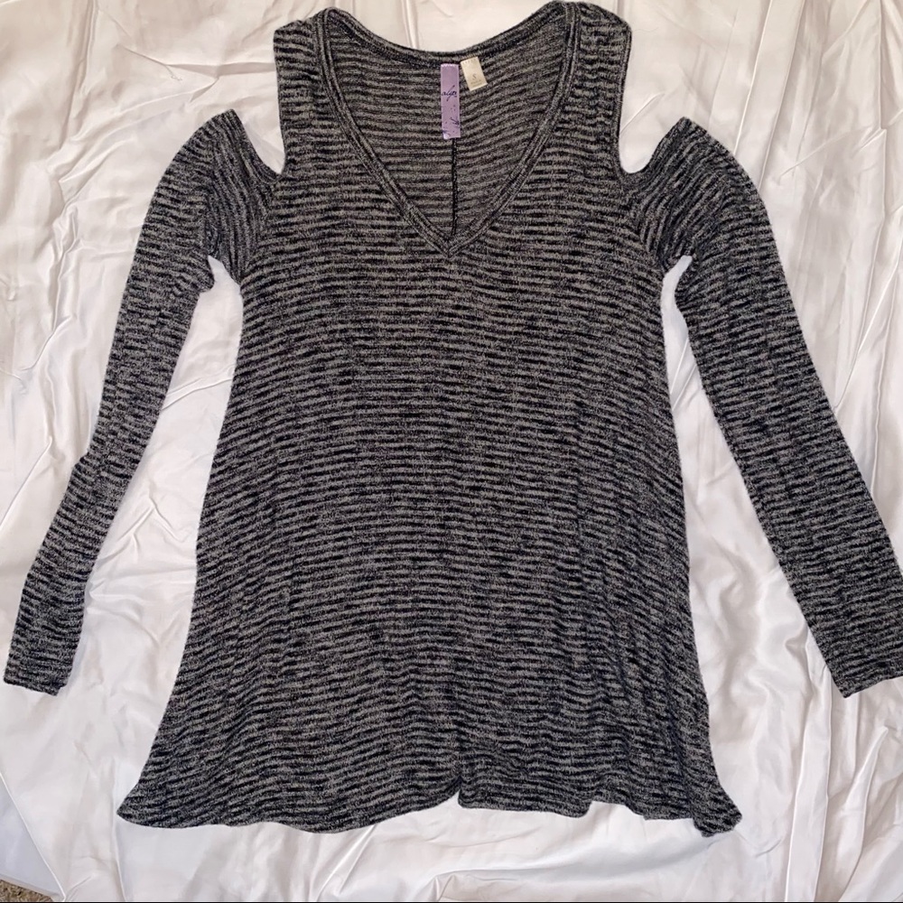 Alya: Size S: Grey Long Sleeve Cold Shoulder Top